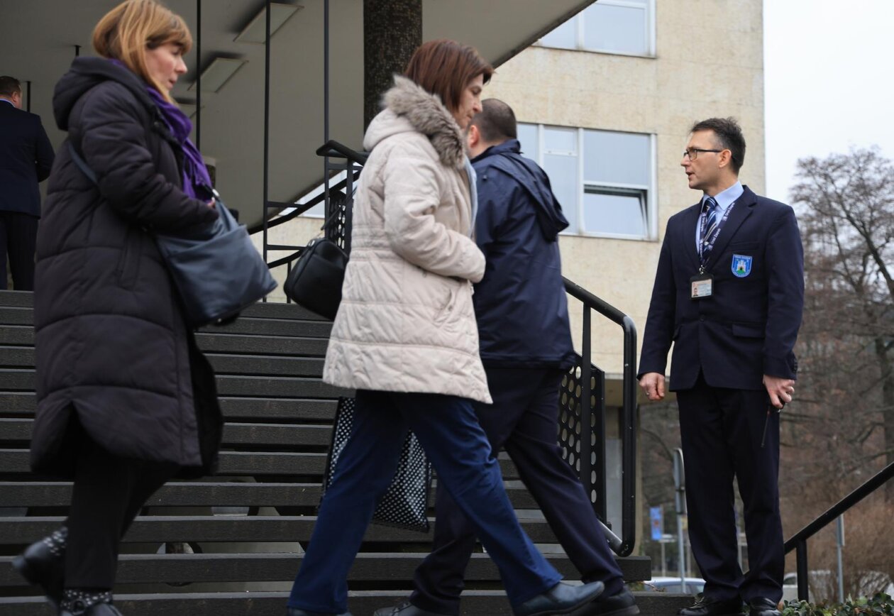 Zagreb: Evakuacija Gradskog poglavarstva zbog dojave o eksplozivnoj napravi Zagreb: Evakuacija Gradskog poglavarstva zbog dojave o eksplozivnoj napravi