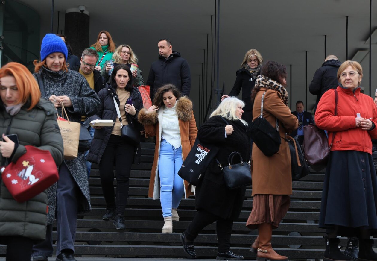 Zagreb: Evakuacija Gradskog poglavarstva zbog dojave o eksplozivnoj napravi Zagreb: Evakuacija Gradskog poglavarstva zbog dojave o eksplozivnoj napravi