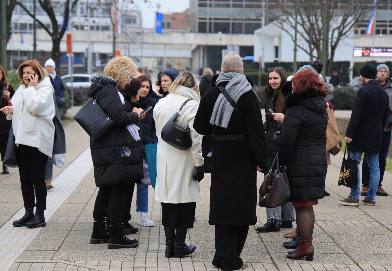 Zagreb: Evakuacija Gradskog poglavarstva zbog dojave o eksplozivnoj napravi Zagreb: Evakuacija Gradskog poglavarstva zbog dojave o eksplozivnoj napravi