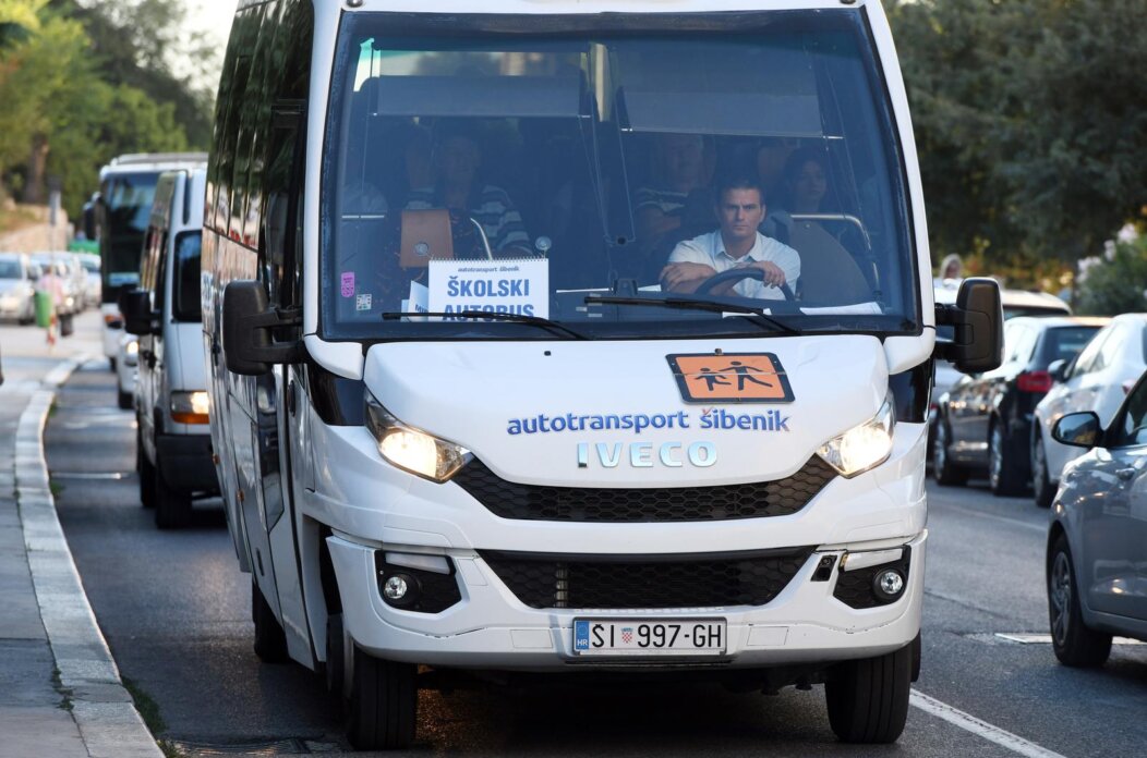 Šibenik: Učenici dolaze na nastavu prvog dana nove školske godine