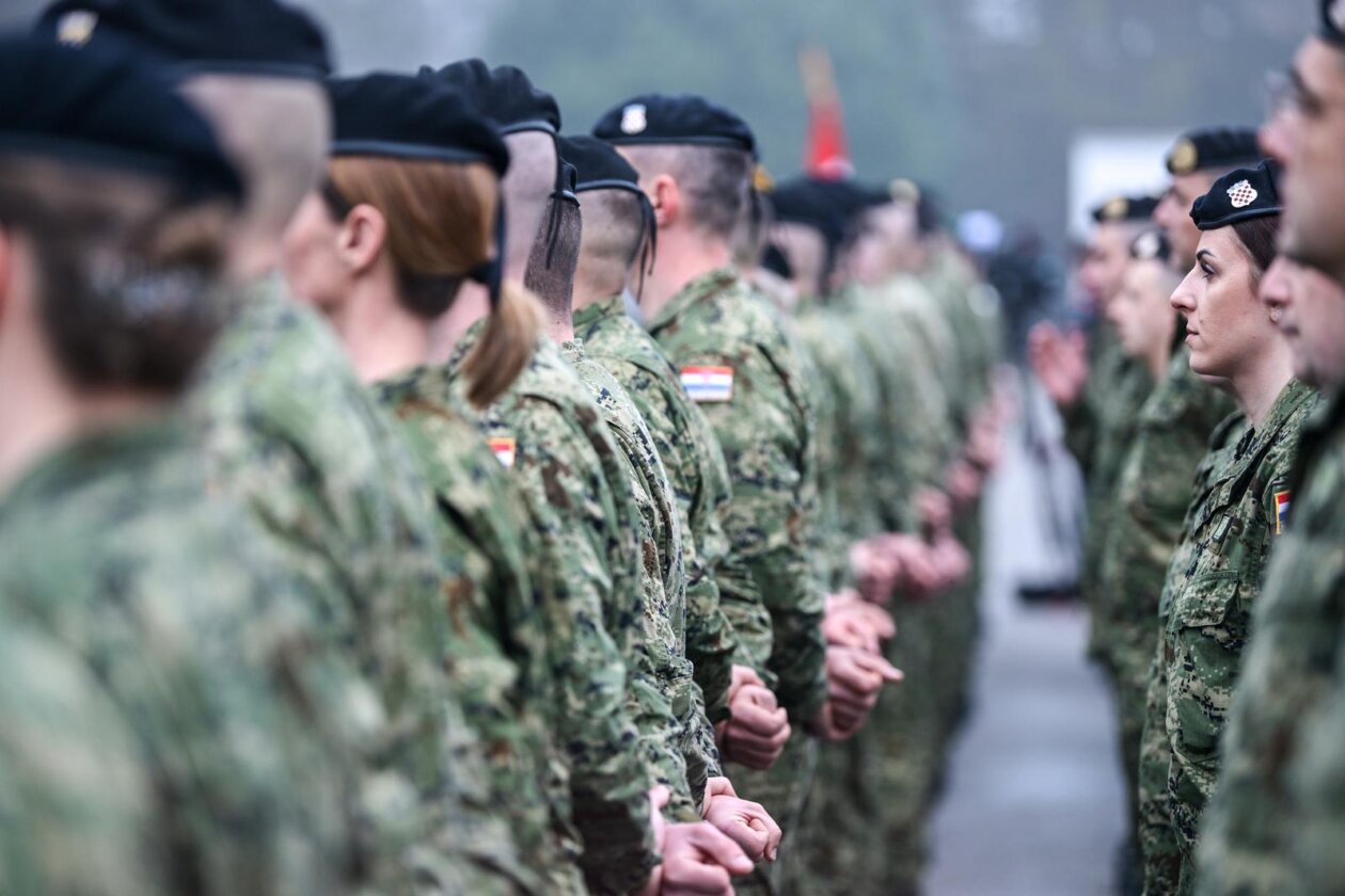 Zagreb: Svečani ispraćaj 8. hrvatskoga kontingenta u NATO-ovu aktivnost prednjih kopnenih snaga u Mađarsku
