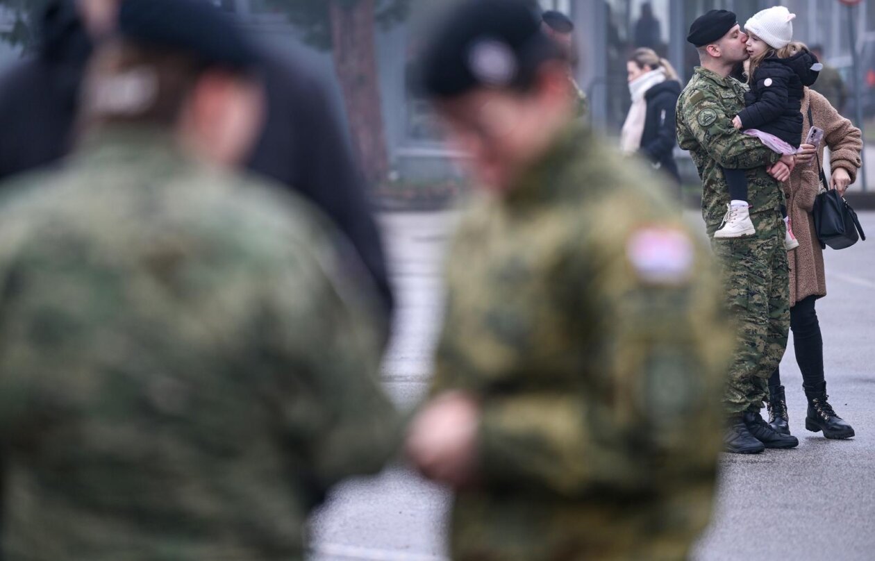 Zagreb: Svečani ispraćaj 8. hrvatskoga kontingenta u NATO-ovu aktivnost prednjih kopnenih snaga u Mađarsku