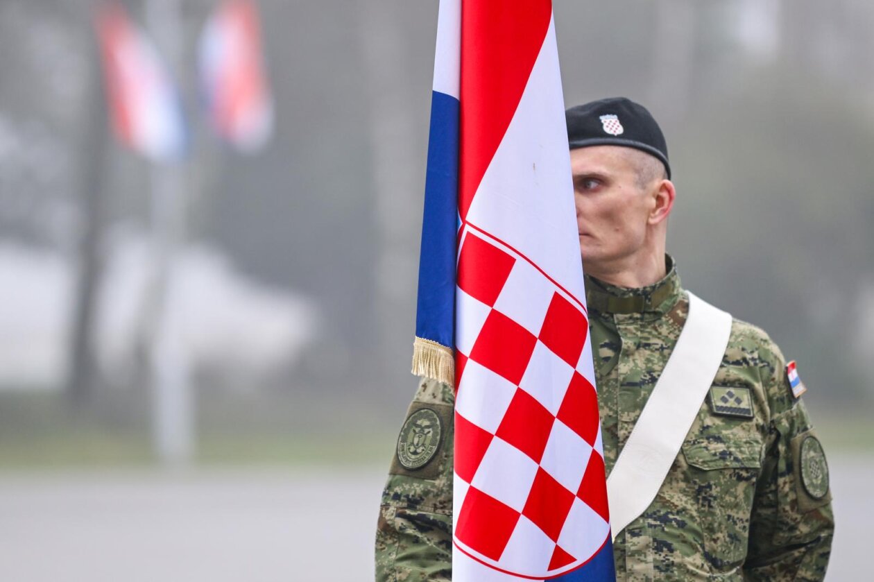 Zagreb: Svečani ispraćaj 8. hrvatskoga kontingenta u NATO-ovu aktivnost prednjih kopnenih snaga u Mađarsku