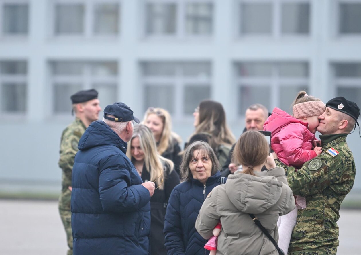 Zagreb: Svečani ispraćaj 8. hrvatskoga kontingenta u NATO-ovu aktivnost prednjih kopnenih snaga u Mađarsku