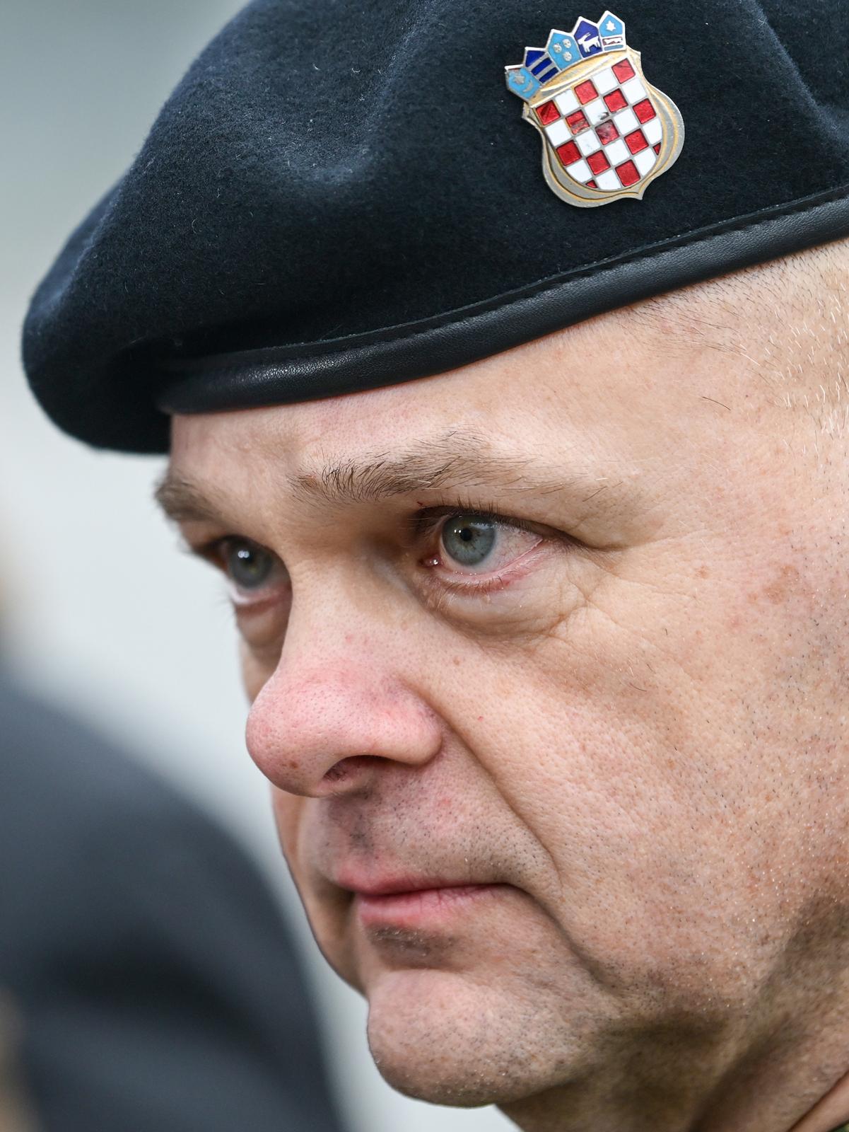 Zagreb: Svečani ispraćaj 8. hrvatskoga kontingenta u NATO-ovu aktivnost prednjih kopnenih snaga u Mađarsku