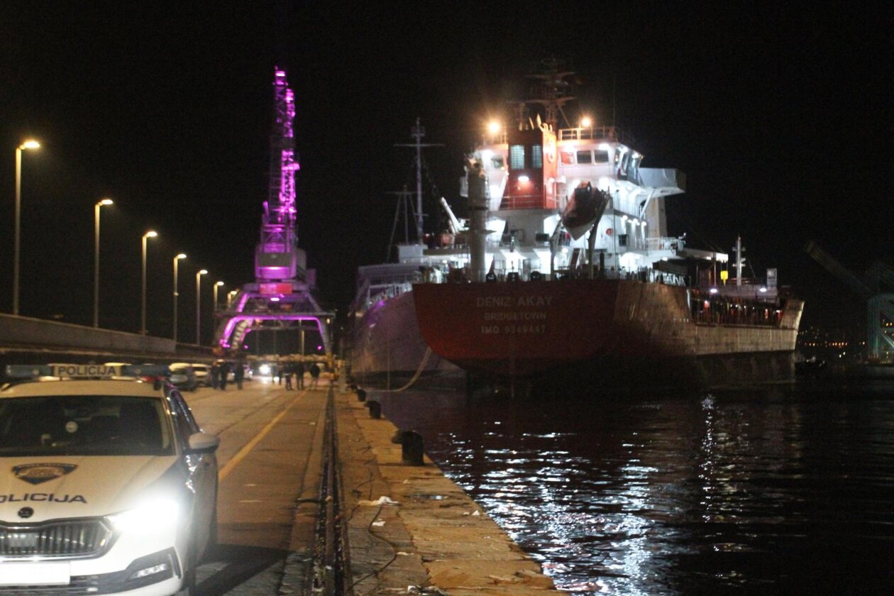 Rijeka: Teretni brod Deniz Akay udario je u brod Galeb