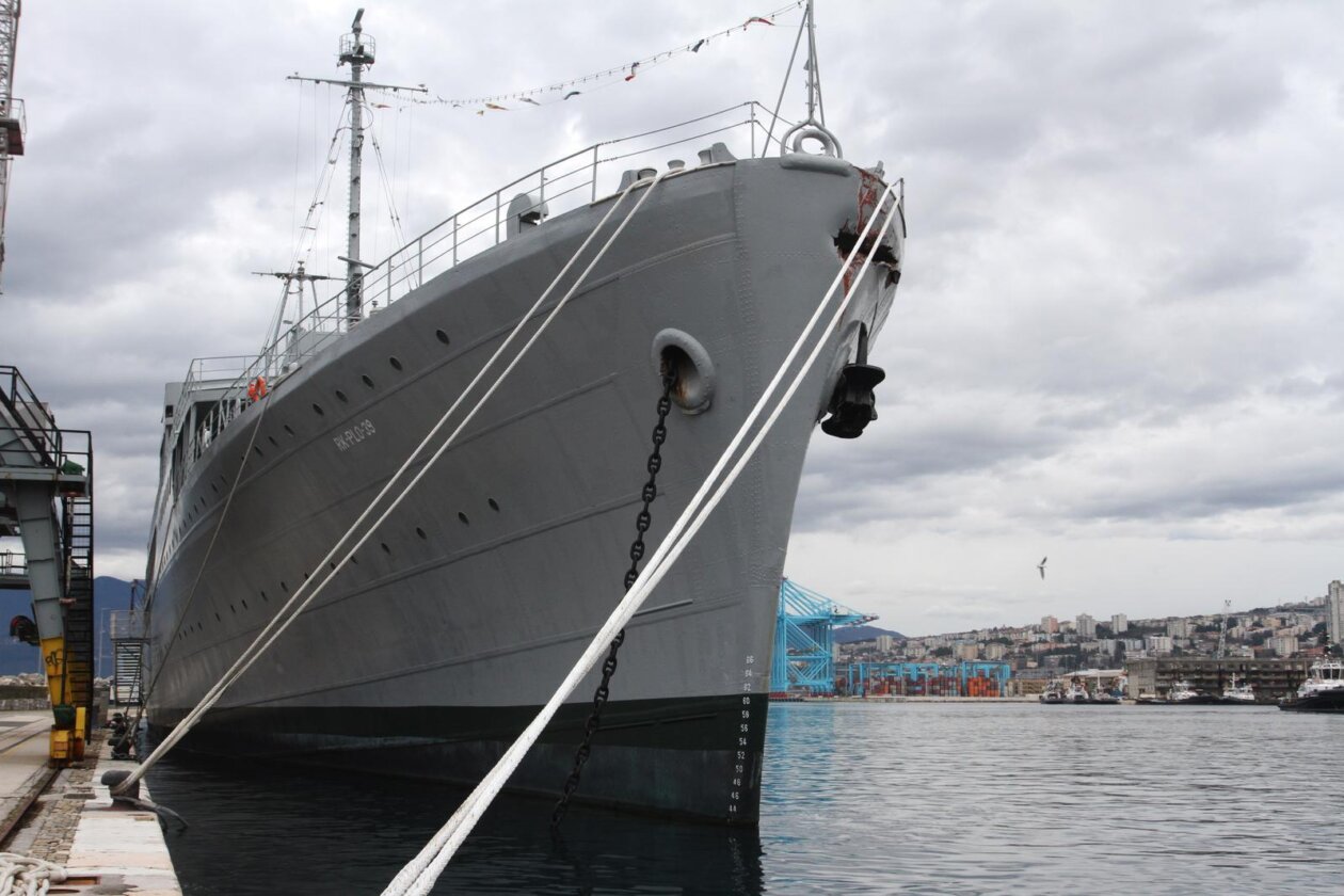 Rijeka: Rupa na pramcu broda Galeb nakon što ga je udario turski teretni brod Rijeka: Rupa na pramcu broda Galeb nakon što ga je udario turski teretni brod