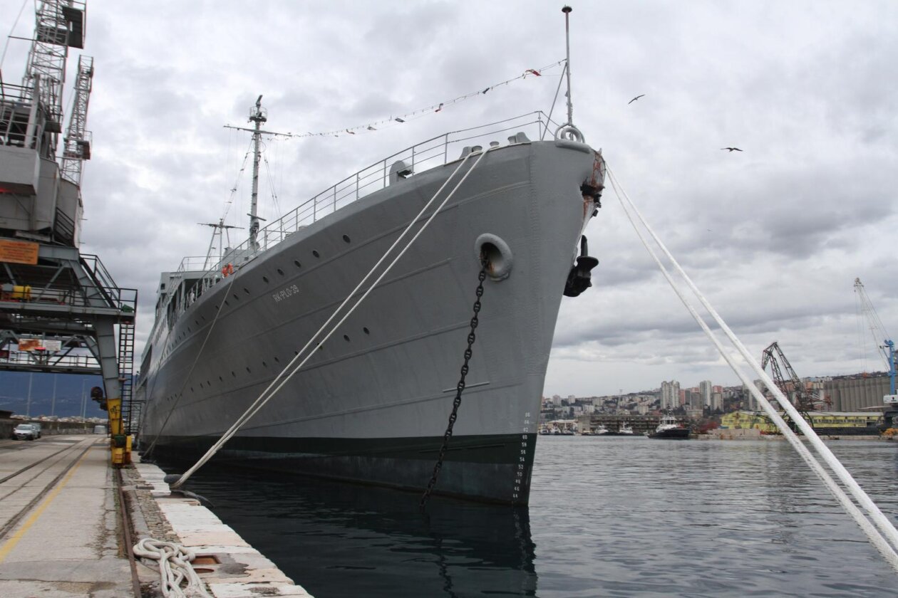 Rijeka: Rupa na pramcu broda Galeb nakon što ga je udario turski teretni brod Rijeka: Rupa na pramcu broda Galeb nakon što ga je udario turski teretni brod