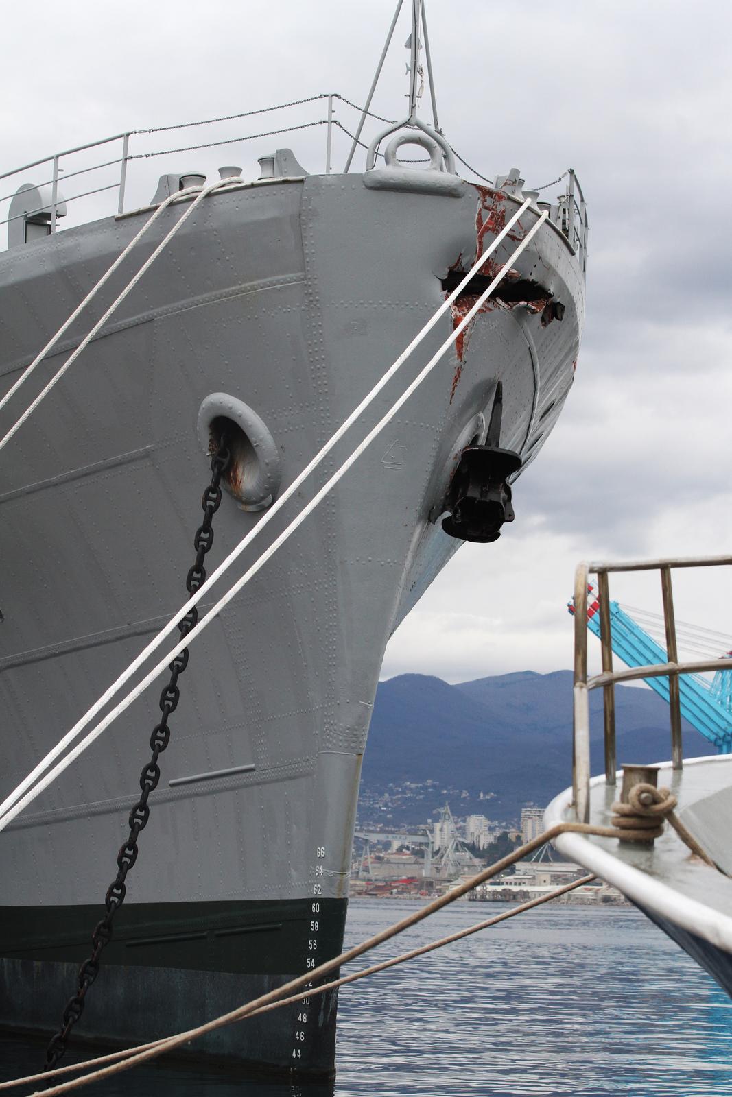 Rijeka: Rupa na pramcu broda Galeb nakon što ga je udario turski teretni brod Rijeka: Rupa na pramcu broda Galeb nakon što ga je udario turski teretni brod