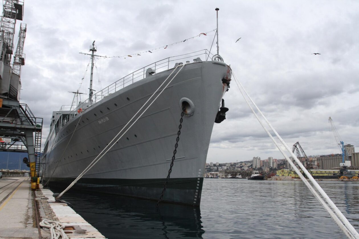 Rijeka: Rupa na pramcu broda Galeb nakon što ga je udario turski teretni brod Rijeka: Rupa na pramcu broda Galeb nakon što ga je udario turski teretni brod