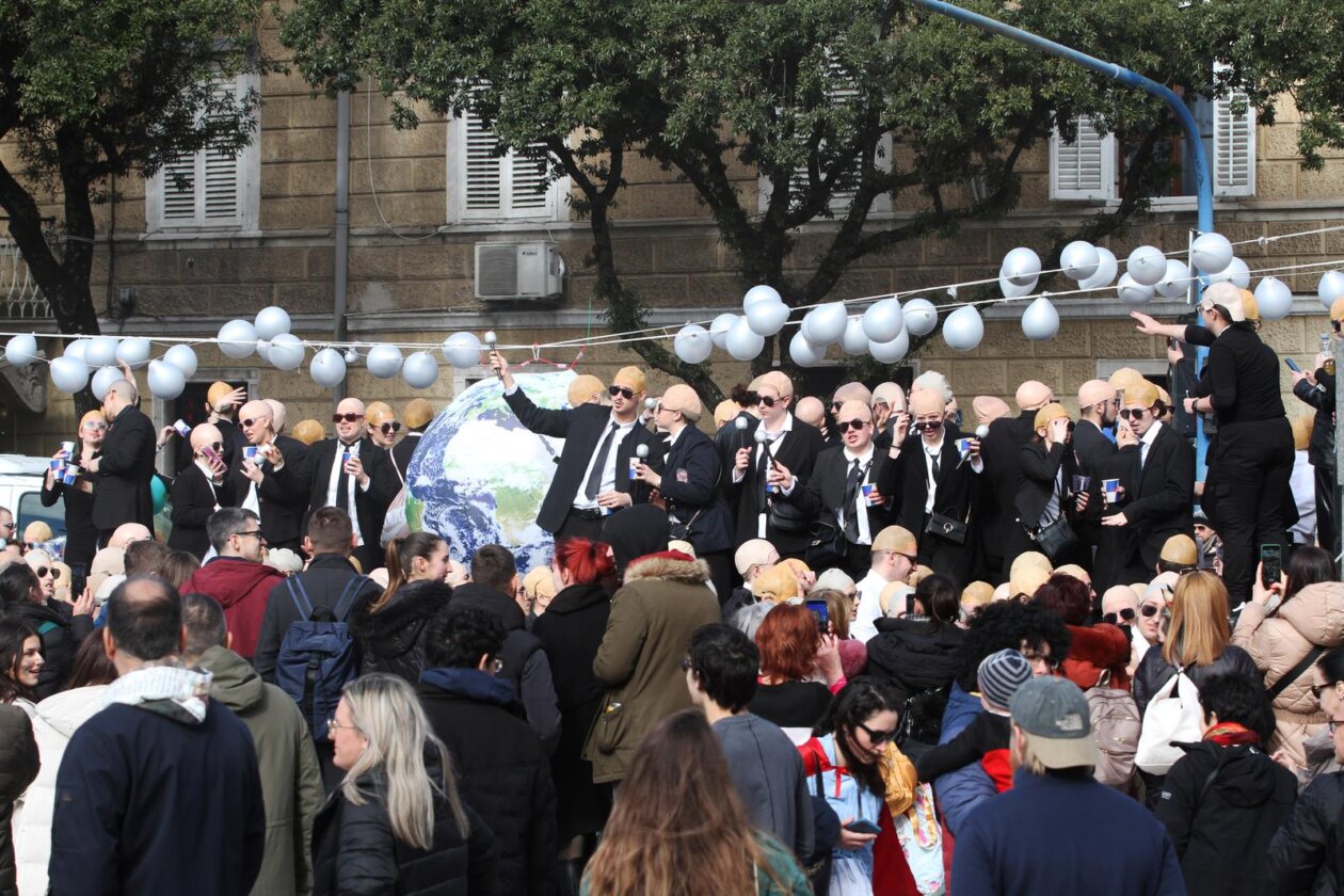 Rijeka: Tradicionalnom Međunarodnom karnevalskom povorkom završio 43. Riječki karneval