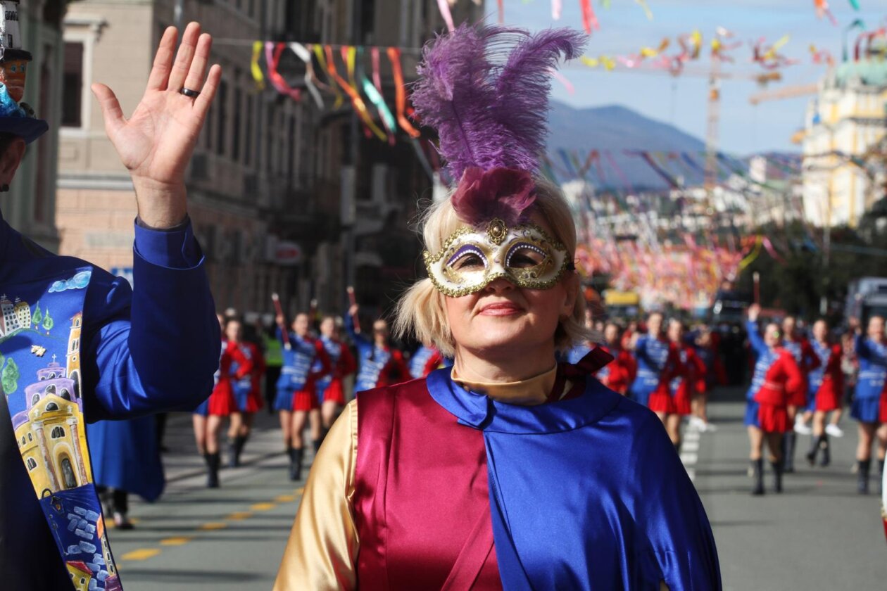 Rijeka: Tradicionalnom Međunarodnom karnevalskom povorkom završio 43. Riječki karneval