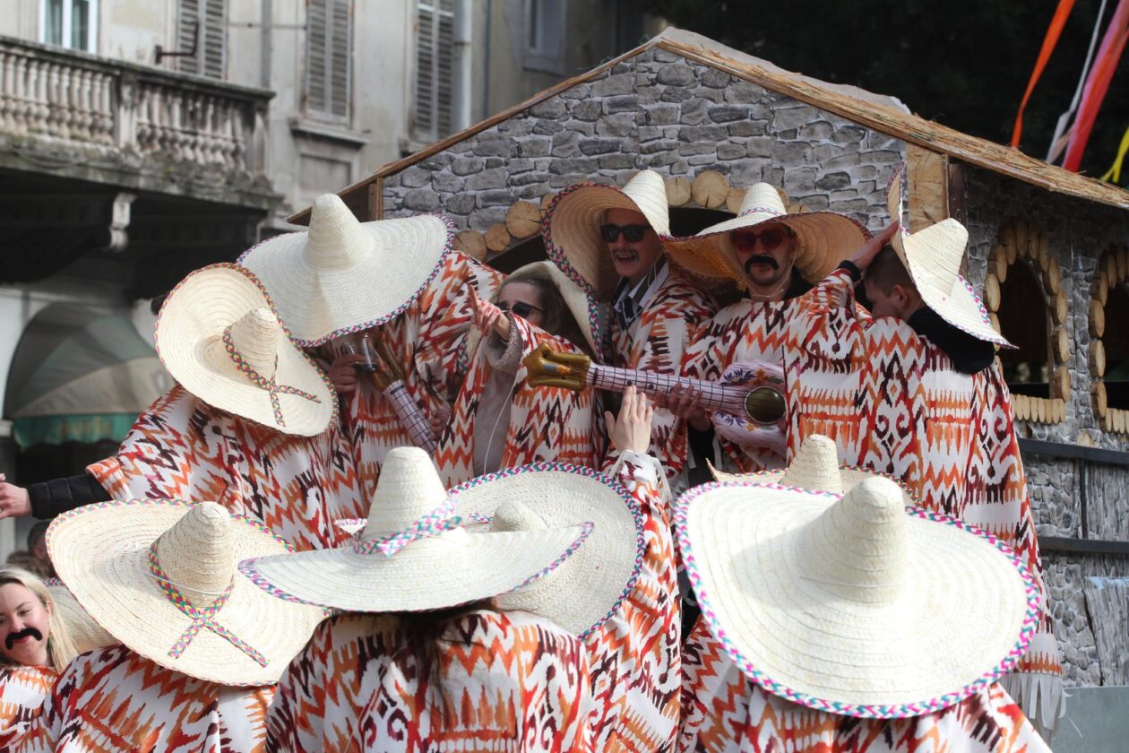 Rijeka: Tradicionalnom Međunarodnom karnevalskom povorkom završio 43. Riječki karneval
