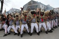 Rijeka: Doček Halubajskih zvončara u centru grada