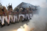 Rijeka: Doček Halubajskih zvončara u centru grada