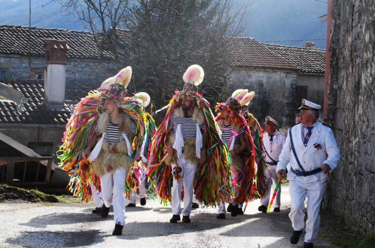 Rijeka: Žejanski zvončari obilaze domaćinstva na Ćićariji