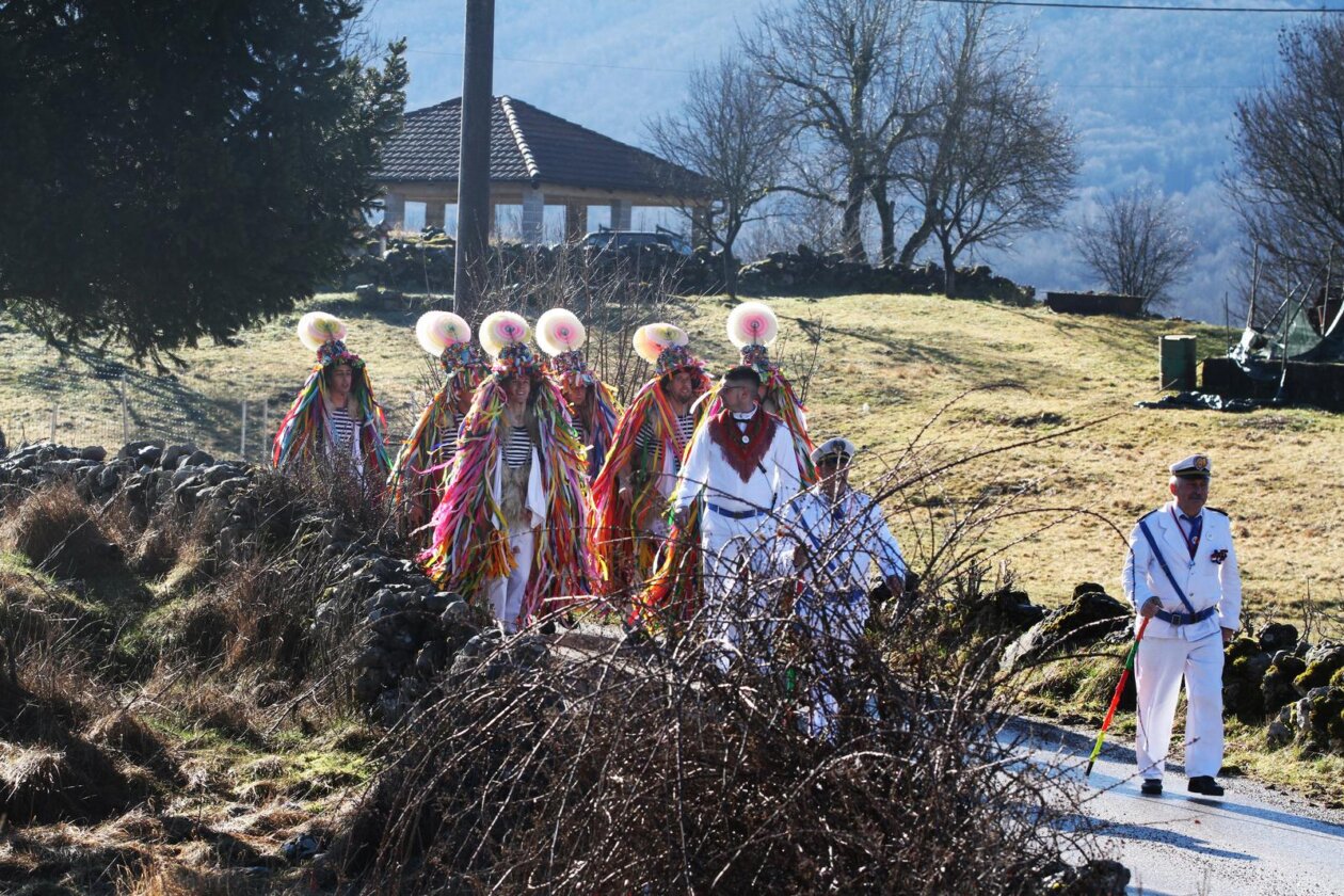 Rijeka: Žejanski zvončari obilaze domaćinstva na Ćićariji