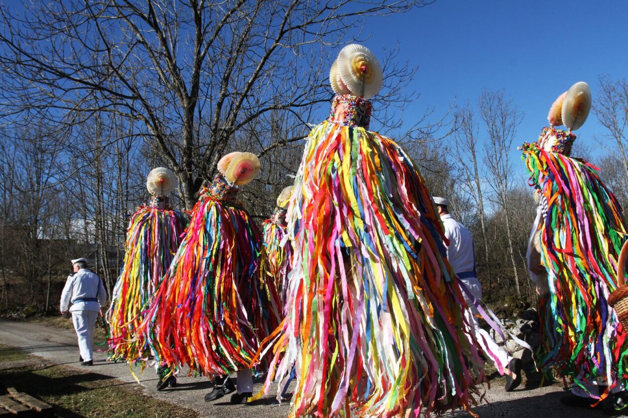 Rijeka: Žejanski zvončari obilaze domaćinstva na Ćićariji