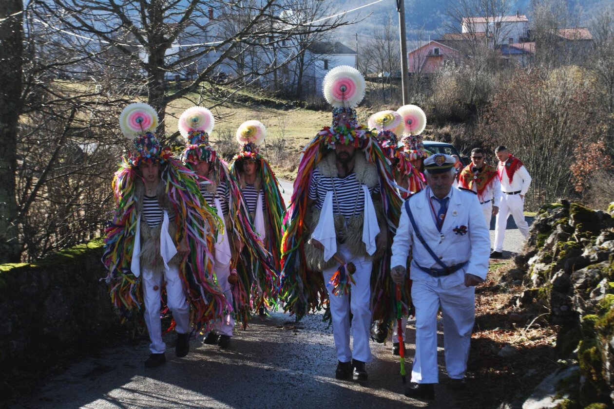 Rijeka: Žejanski zvončari obilaze domaćinstva na Ćićariji