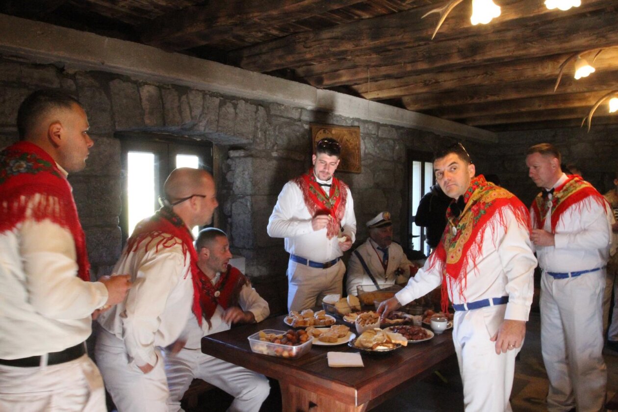 Rijeka: Žejanski zvončari obilaze domaćinstva na Ćićariji