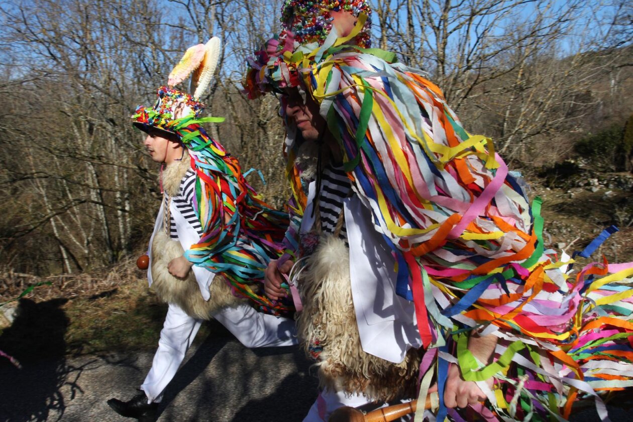 Rijeka: Žejanski zvončari obilaze domaćinstva na Ćićariji