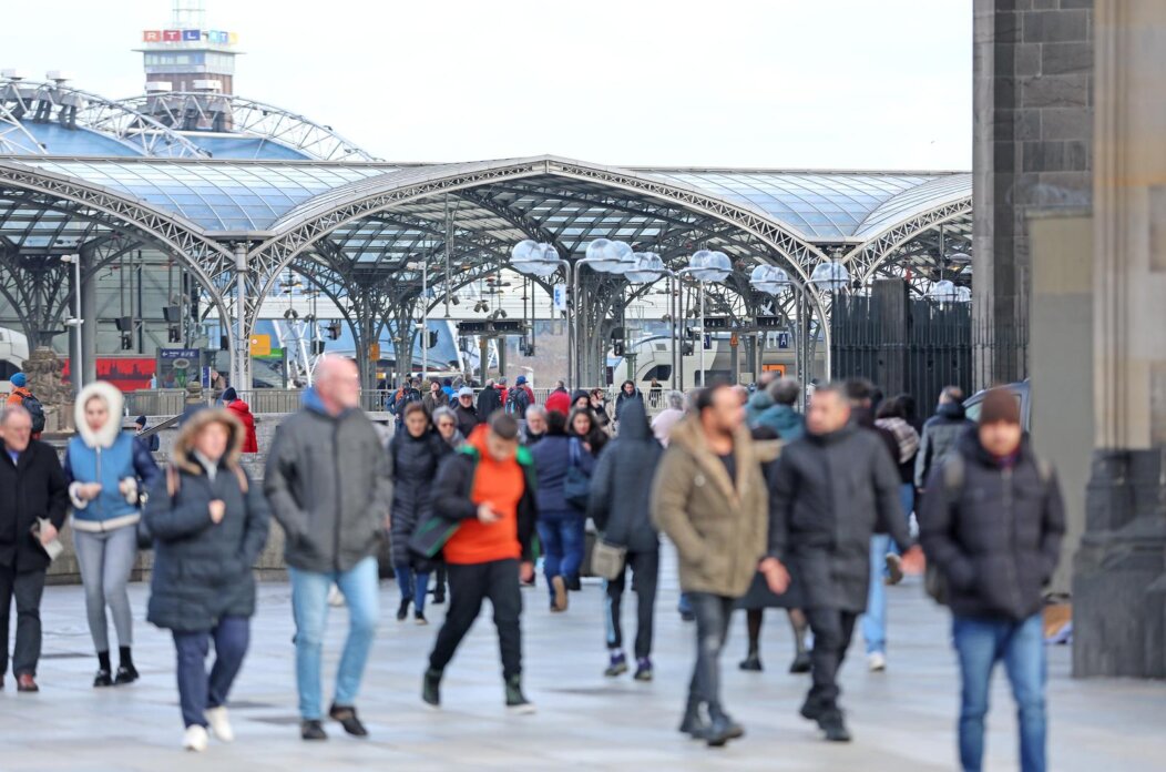 Šetnja Koelnom i pogled na njegove znamenitosti i detalje