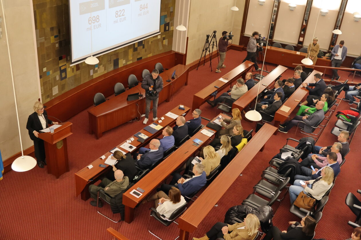 Sastanak-gradonacelnika-i-nacelnika-PGZ-s-ministrom-demoigrafije-Sipicem-1