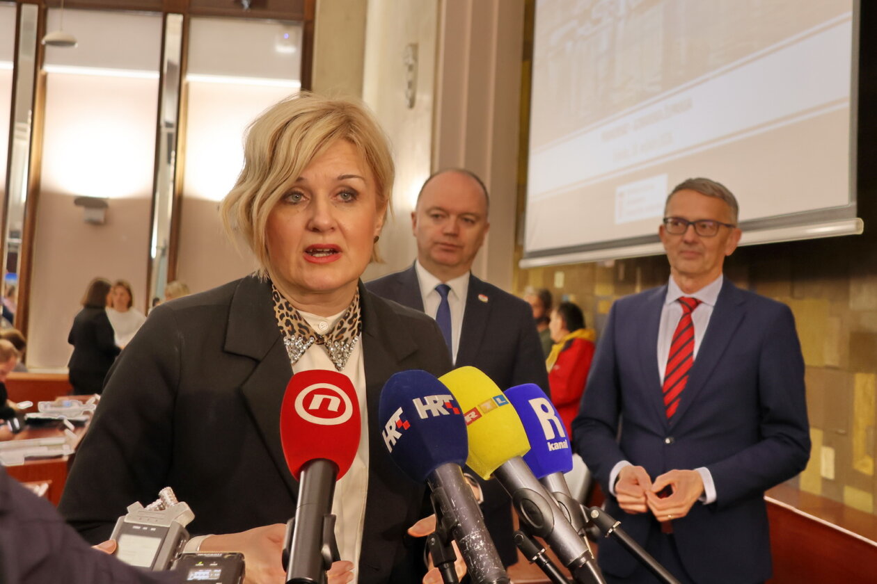 Sastanak-gradonacelnika-i-nacelnika-PGZ-s-ministrom-demoigrafije-Sipicem-11