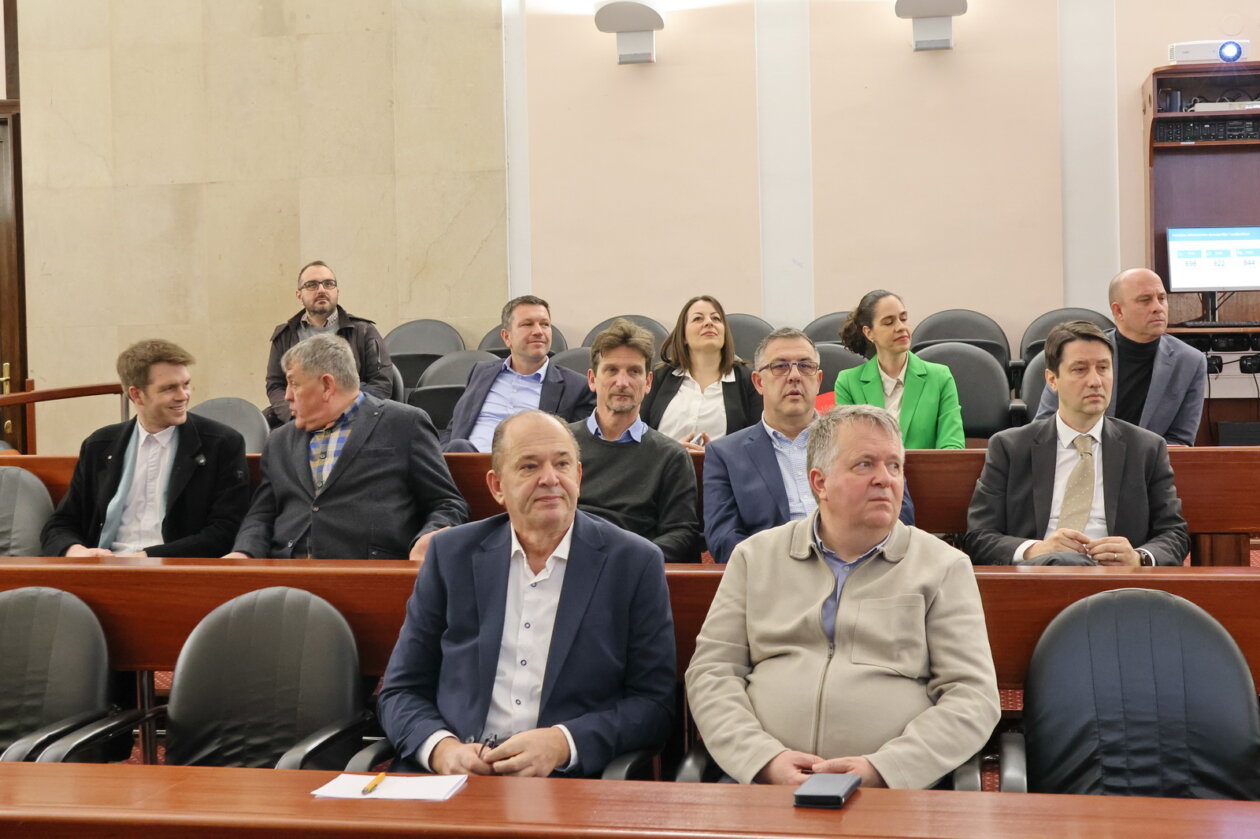 Sastanak-gradonacelnika-i-nacelnika-PGZ-s-ministrom-demoigrafije-Sipicem-15