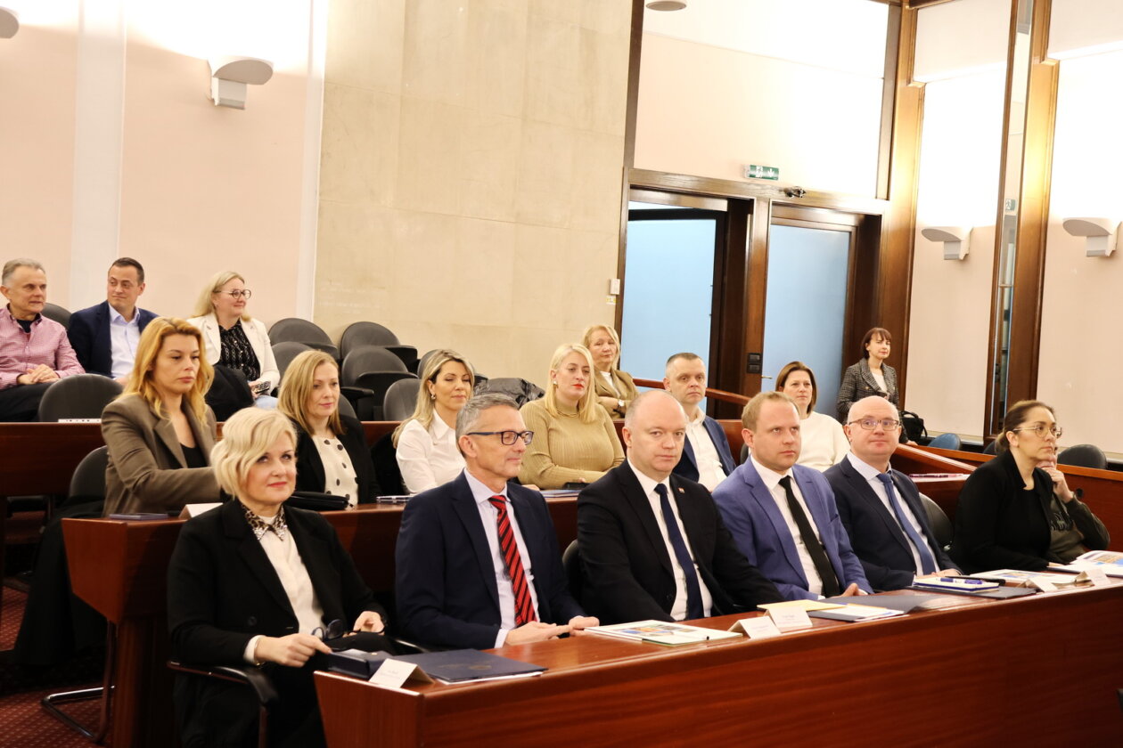 Sastanak-gradonacelnika-i-nacelnika-PGZ-s-ministrom-demoigrafije-Sipicem-3333