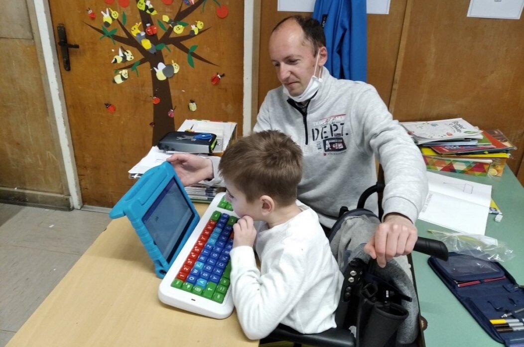 Snimanje-dokumentarnog-filma-o-pomocnicima-u-nastavi