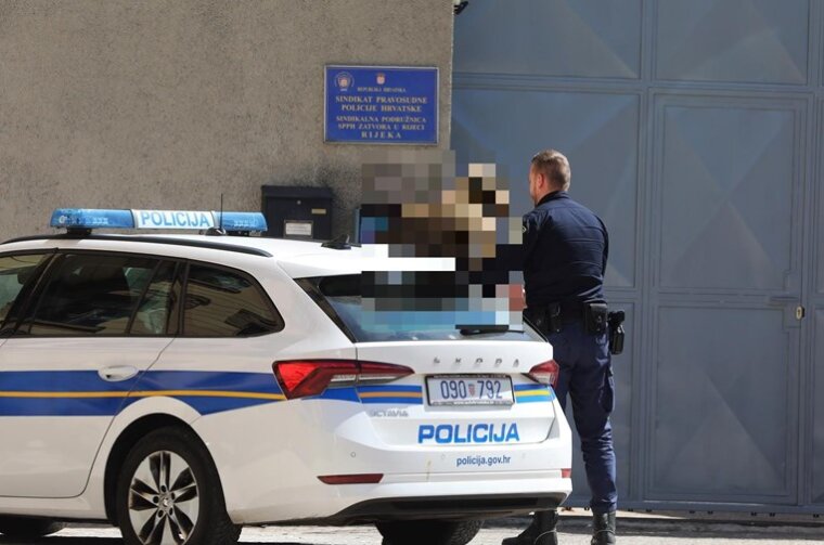 c0100405-853f-4215-8210-361de38f61a1