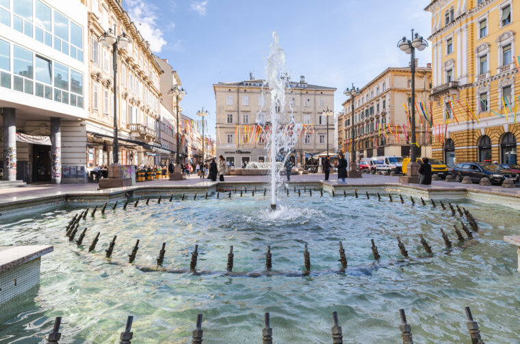 ilustrativna Riva-7623