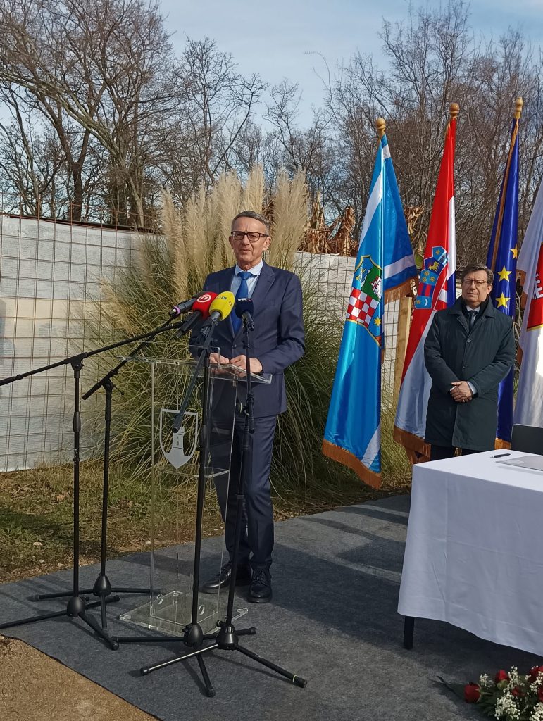 njivice kamen temeljac pos stanovi (7) njivice kamen temeljac pos stanovi (7)