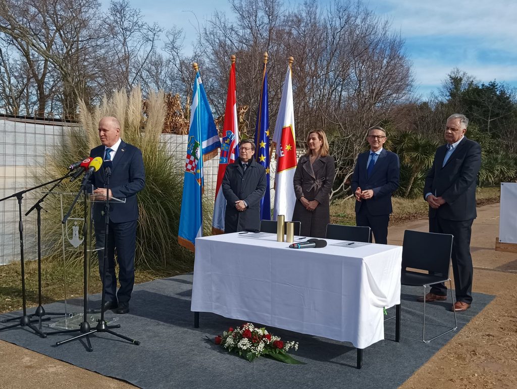 njivice kamen temeljac pos stanovi (8) njivice kamen temeljac pos stanovi (8)