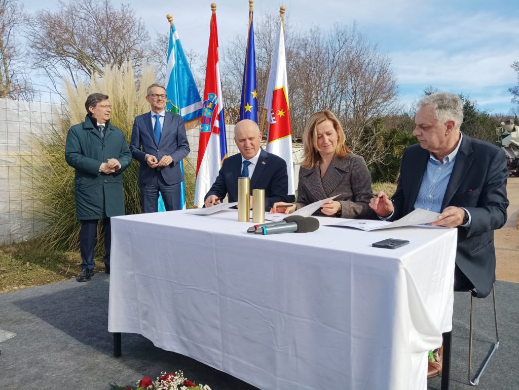 njivice kamen temeljac pos stanovi (9) njivice kamen temeljac pos stanovi (9)