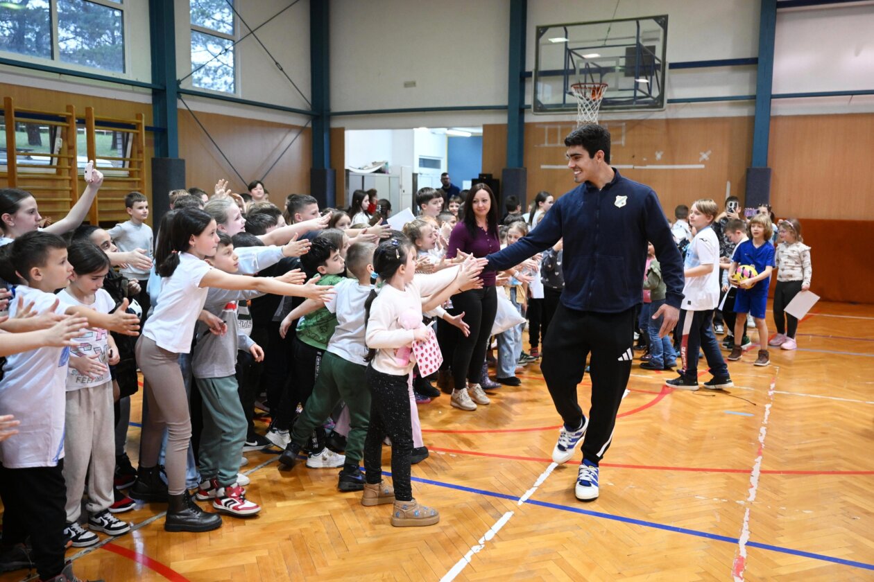 nogometasi posjet skola drenova (7)