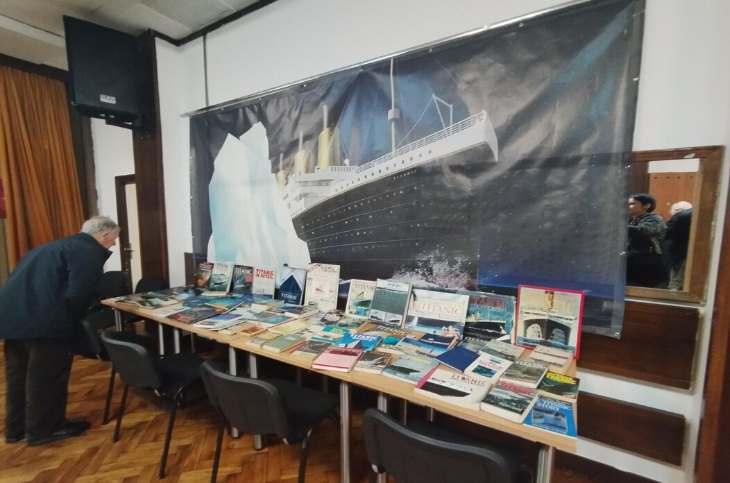 256b0fc1-8fb7-4b05-ab0f-f44a306aaee3