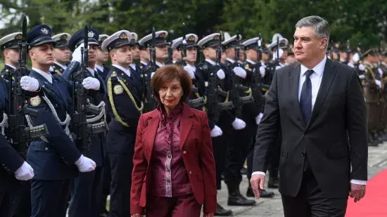 H-11494610-de5b-4041-bd96-3241d955d84b-550