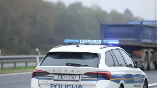 H-39cd385a-38fc-46d0-94cb-20aae722dd7c-550 H-39cd385a-38fc-46d0-94cb-20aae722dd7c-550