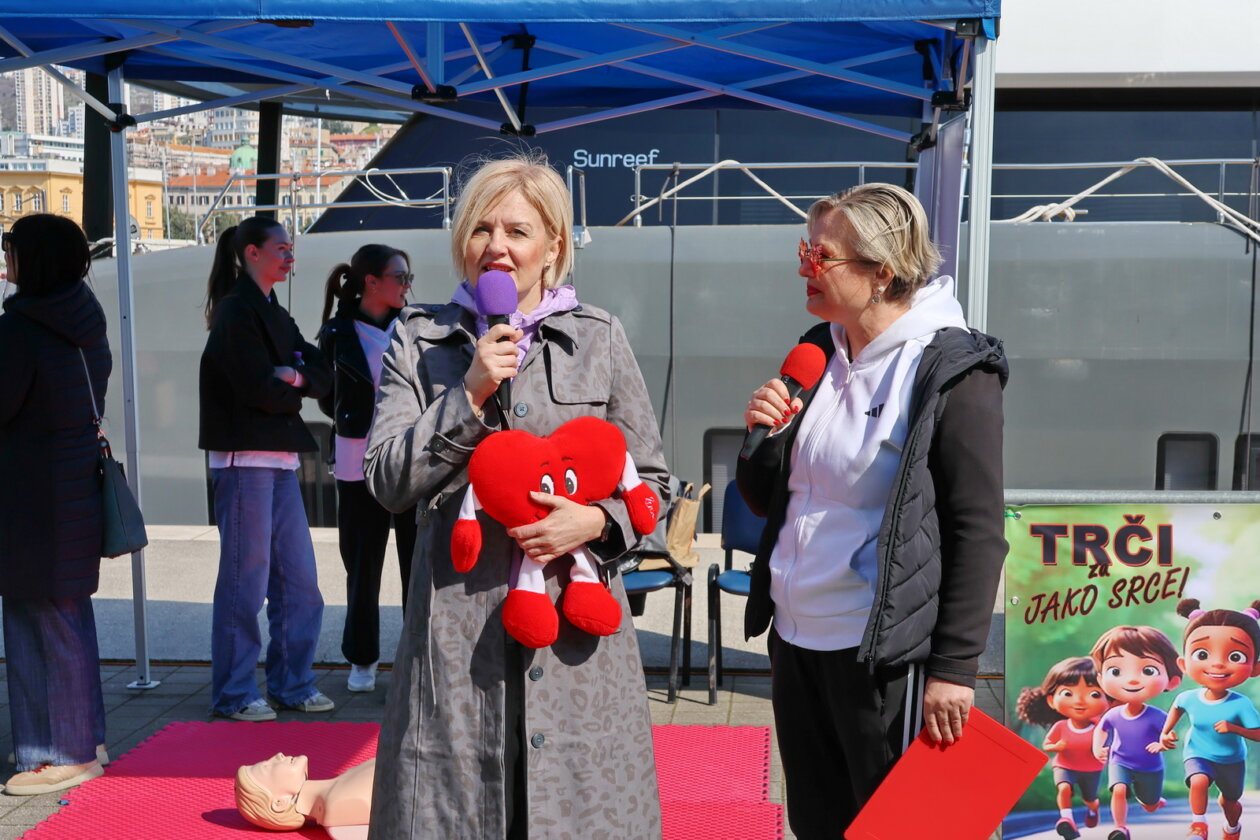 Manifestacija-Trci-i-hodaj-za-jako-srce-na-Molo-longu-19