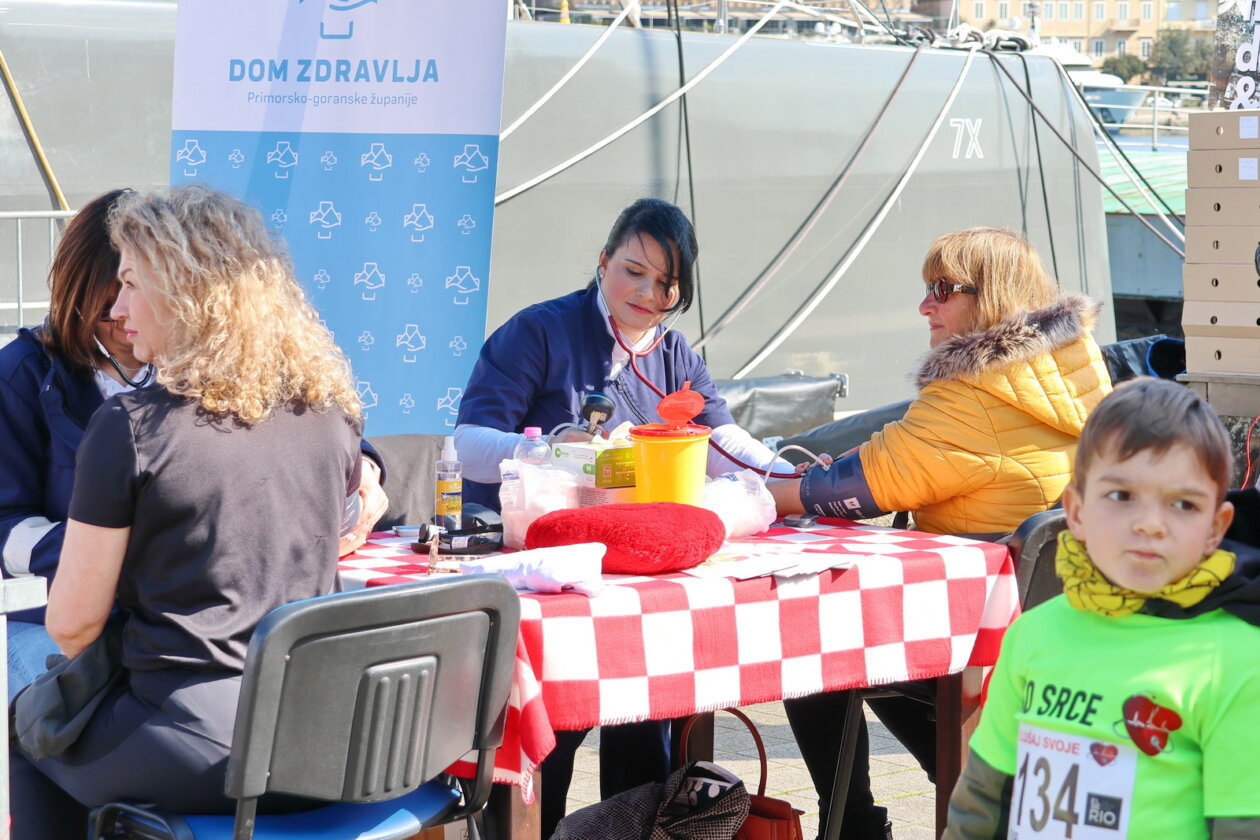 Manifestacija-Trci-i-hodaj-za-jako-srce-na-Molo-longu-27