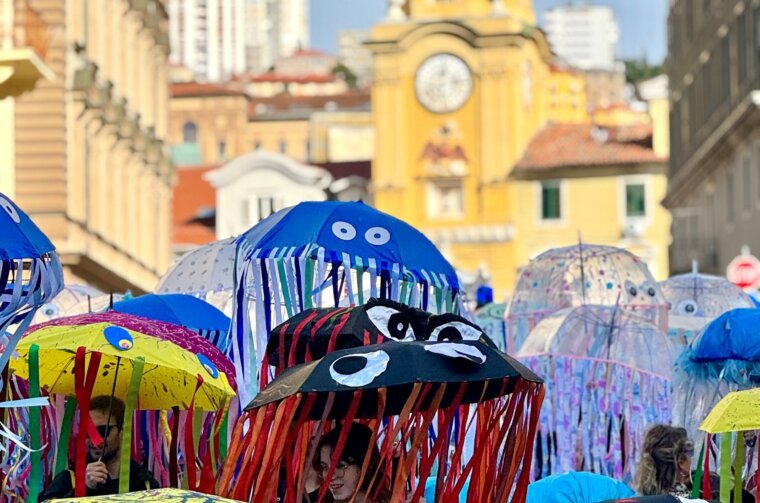 Natasa-Vucinic-Sarene-meduze-u-gradu-scaled Natasa-Vucinic-Sarene-meduze-u-gradu-scaled