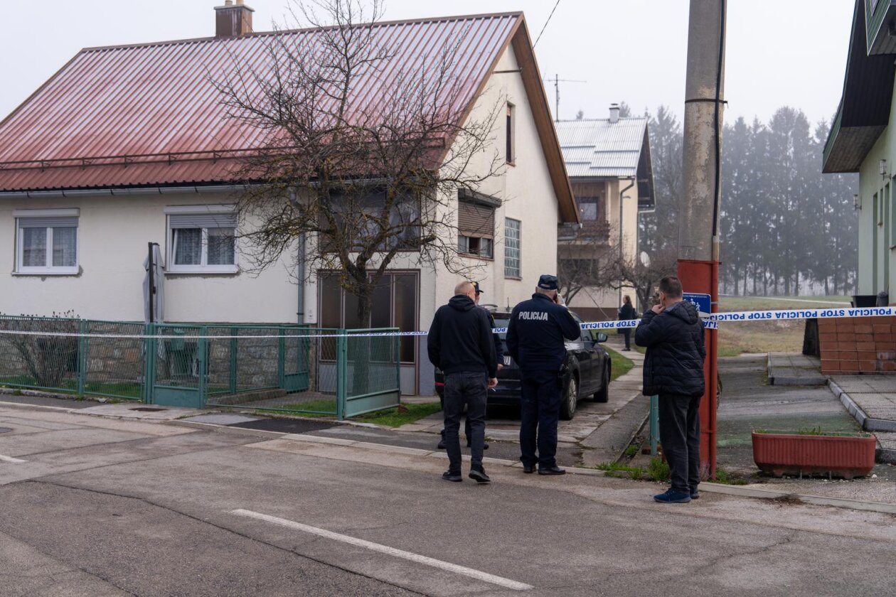 Dvostruko ubojstvo u Gospiću, očevid u tijeku Dvostruko ubojstvo u Gospiću, očevid u tijeku