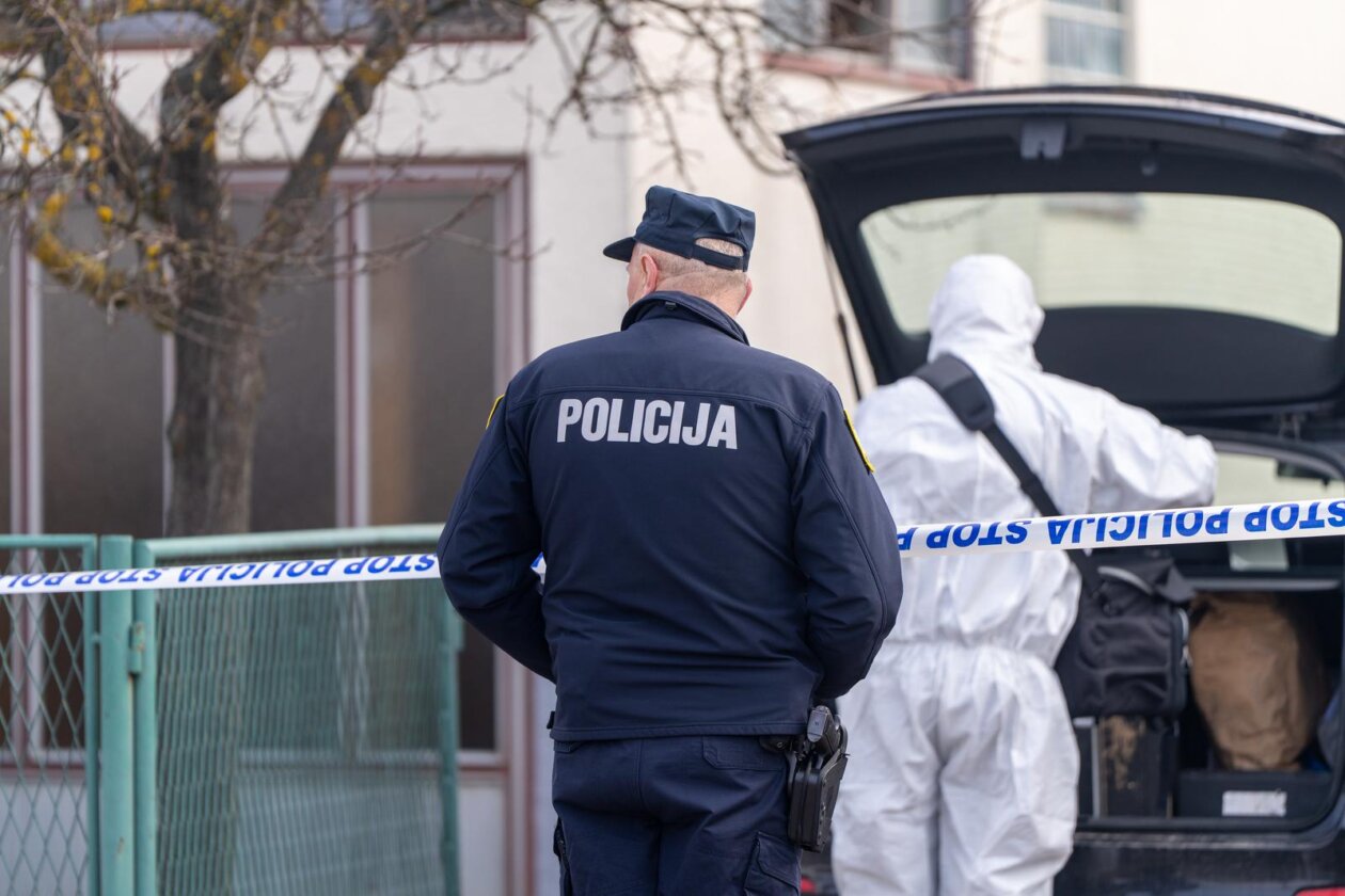 Dvostruko ubojstvo u Gospiću, očevid u tijeku Dvostruko ubojstvo u Gospiću, očevid u tijeku