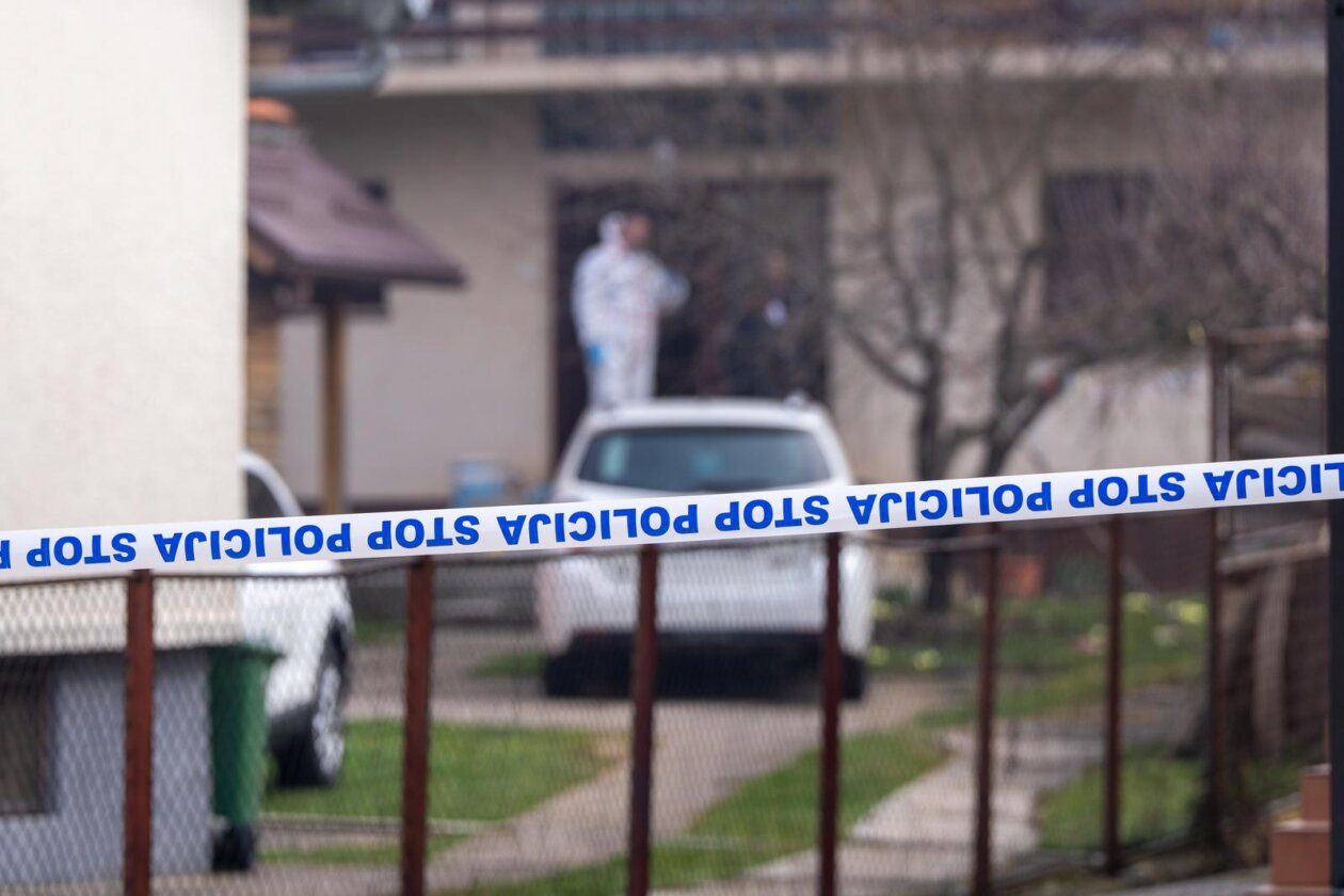 Dvostruko ubojstvo u Gospiću, očevid u tijeku Dvostruko ubojstvo u Gospiću, očevid u tijeku