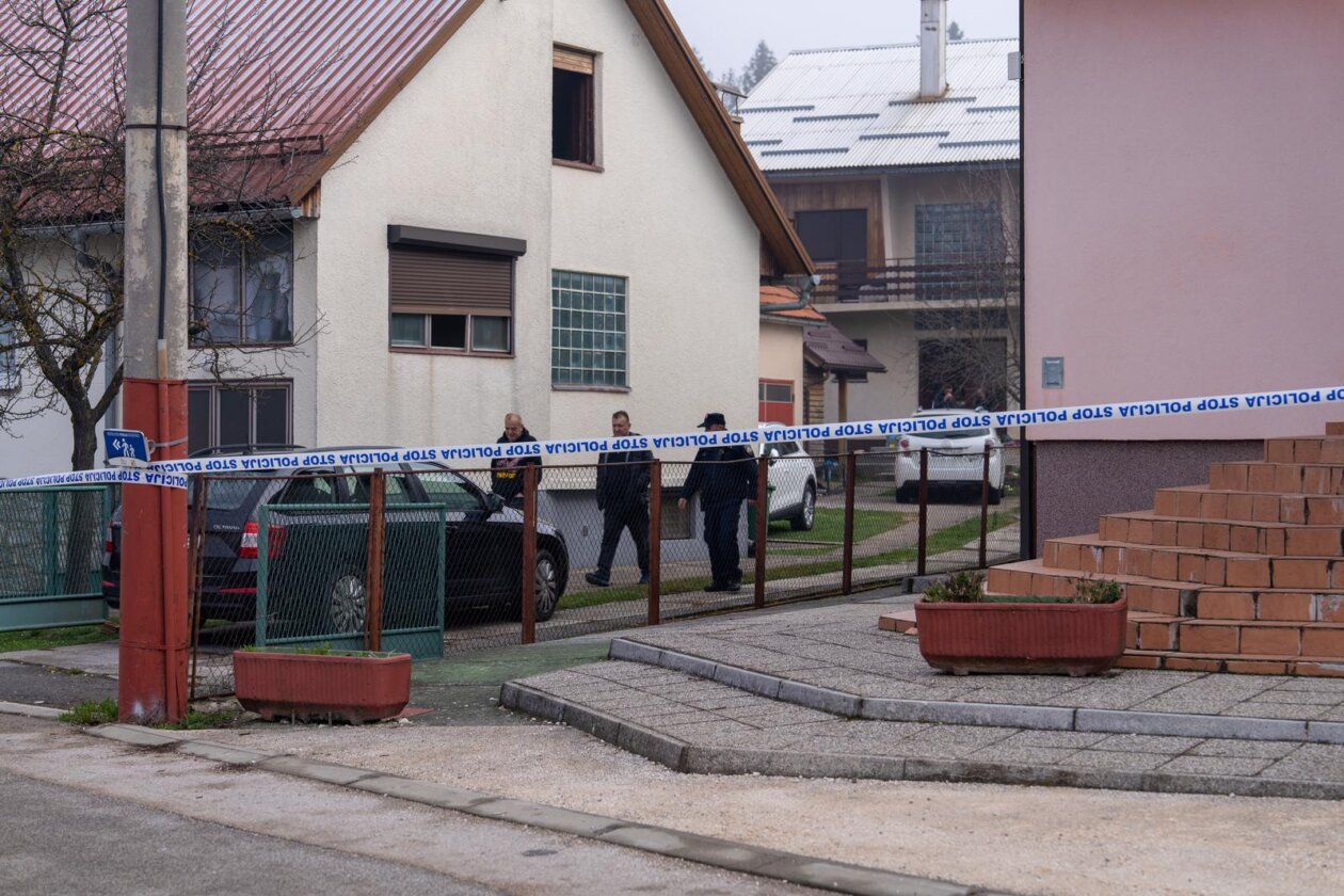 Dvostruko ubojstvo u Gospiću, očevid u tijeku Dvostruko ubojstvo u Gospiću, očevid u tijeku