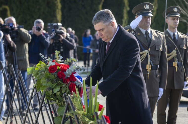 Vukovar: Zoran Milanović položio vijenac i zapalio svijeću na Memorijalnom groblju