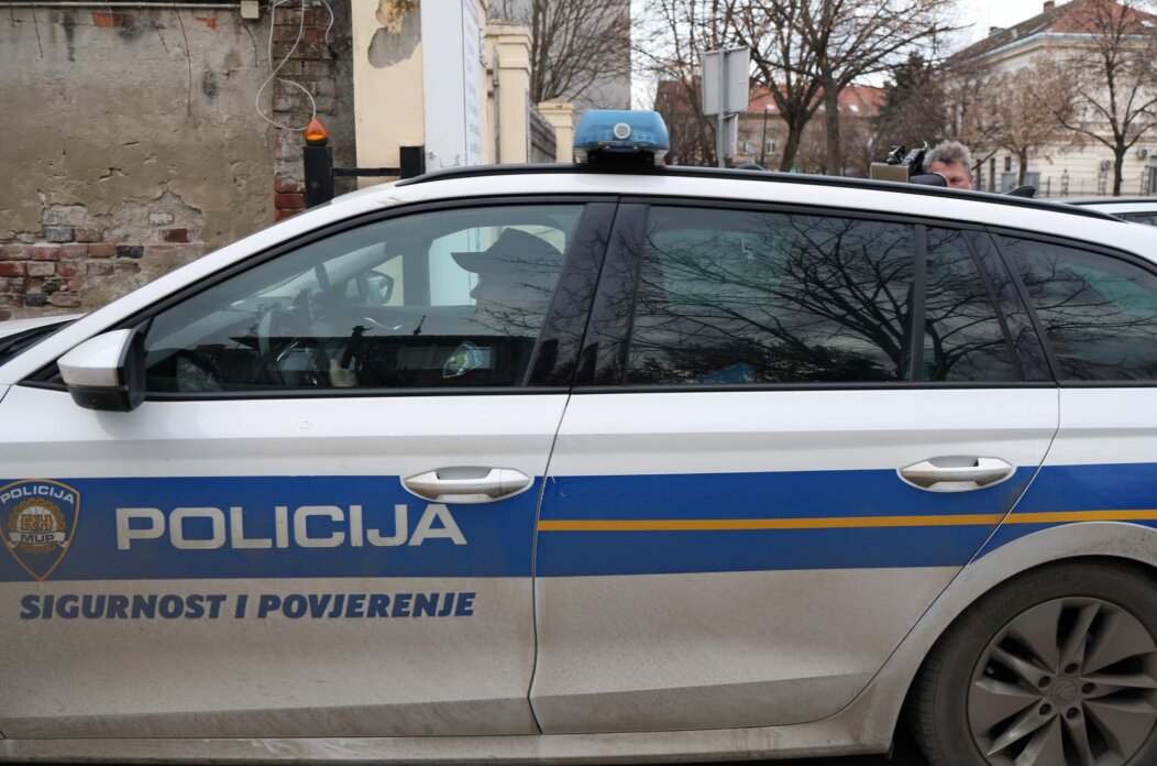 Osijek: Dovođenje gradonačelnika Nove Gradiške Vinka Grgića u prostorije USKOK-a Osijek: Dovođenje gradonačelnika Nove Gradiške Vinka Grgića u prostorije USKOK-a