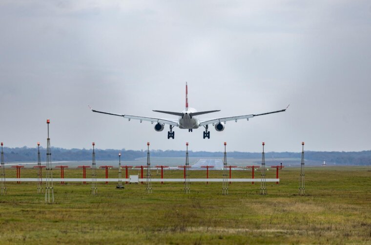 Pula: Trenažno letenje aviona zrakoplovne kompanije Swiss International Air Lines Pula: Trenažno letenje aviona zrakoplovne kompanije Swiss International Air Lines